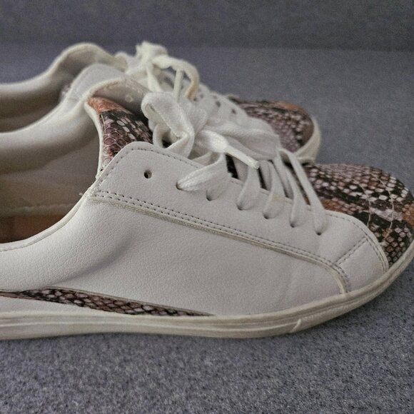 Faux snake print and white sneakers - Picture 1 of 3